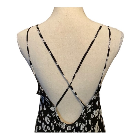 KIMCHI BLUE Urban Outfitters Black Floral Open Back Tiered Midi Dress Small - Picture 6 of 10